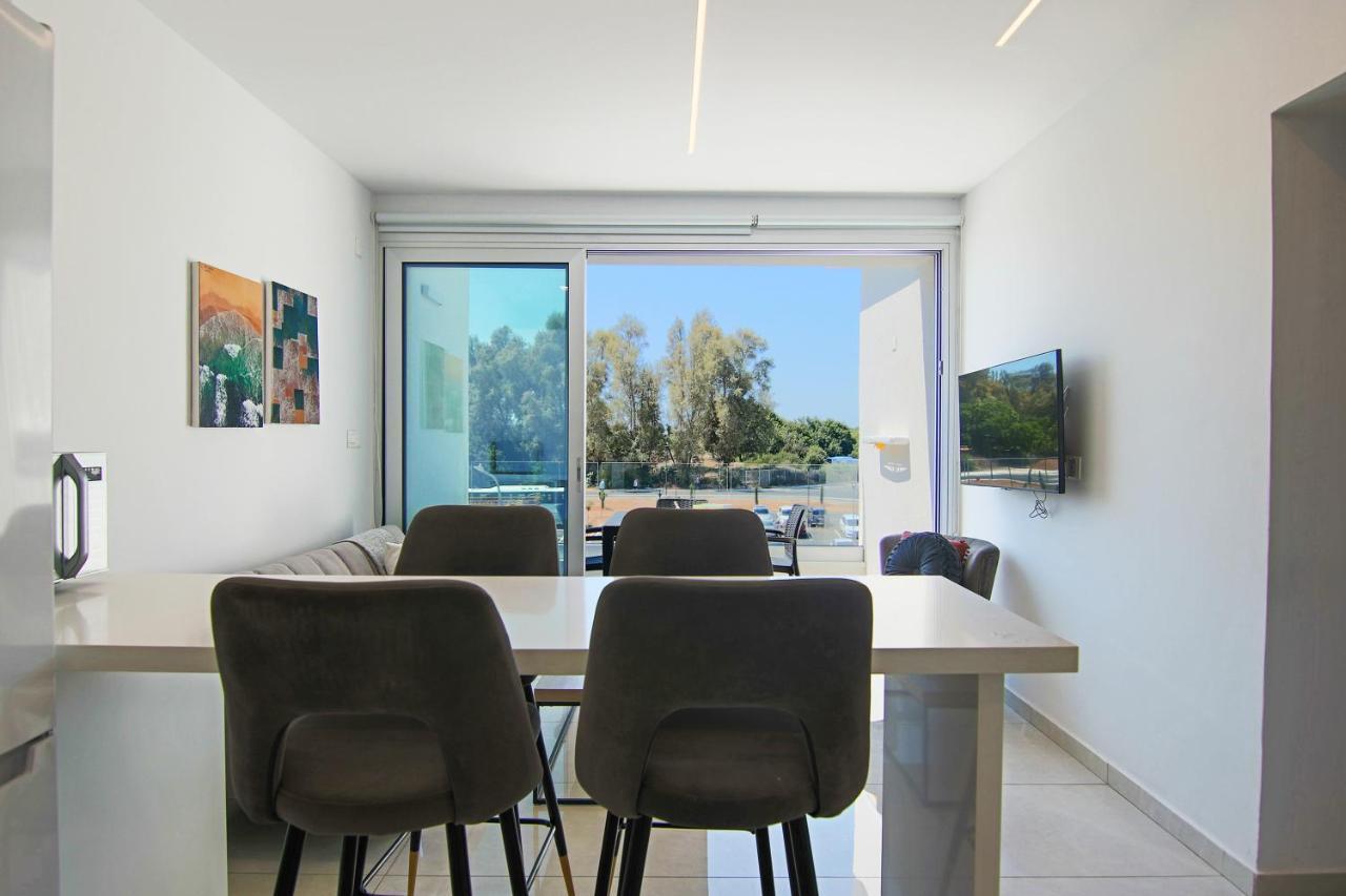 Ferienwohnung Phaedrus Living - Seaside Executive Flat Harbour 203 Paphos Exterior foto
