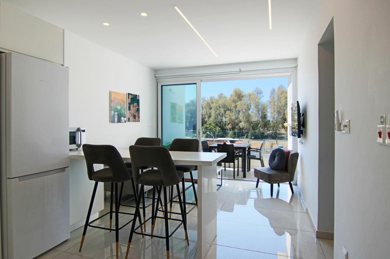 Ferienwohnung Phaedrus Living - Seaside Executive Flat Harbour 203 Paphos Exterior foto